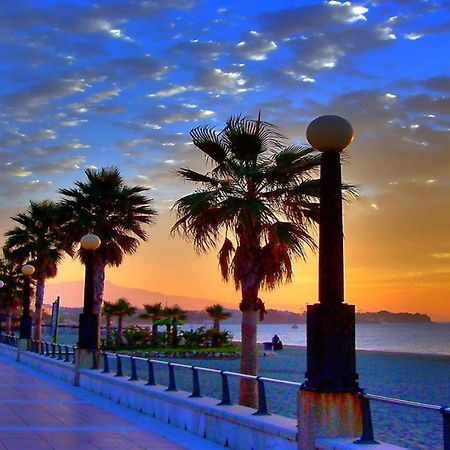 Aparment Neptuno- Located On The Promenade A Few Metres From The Beach. Естепона Екстериор снимка