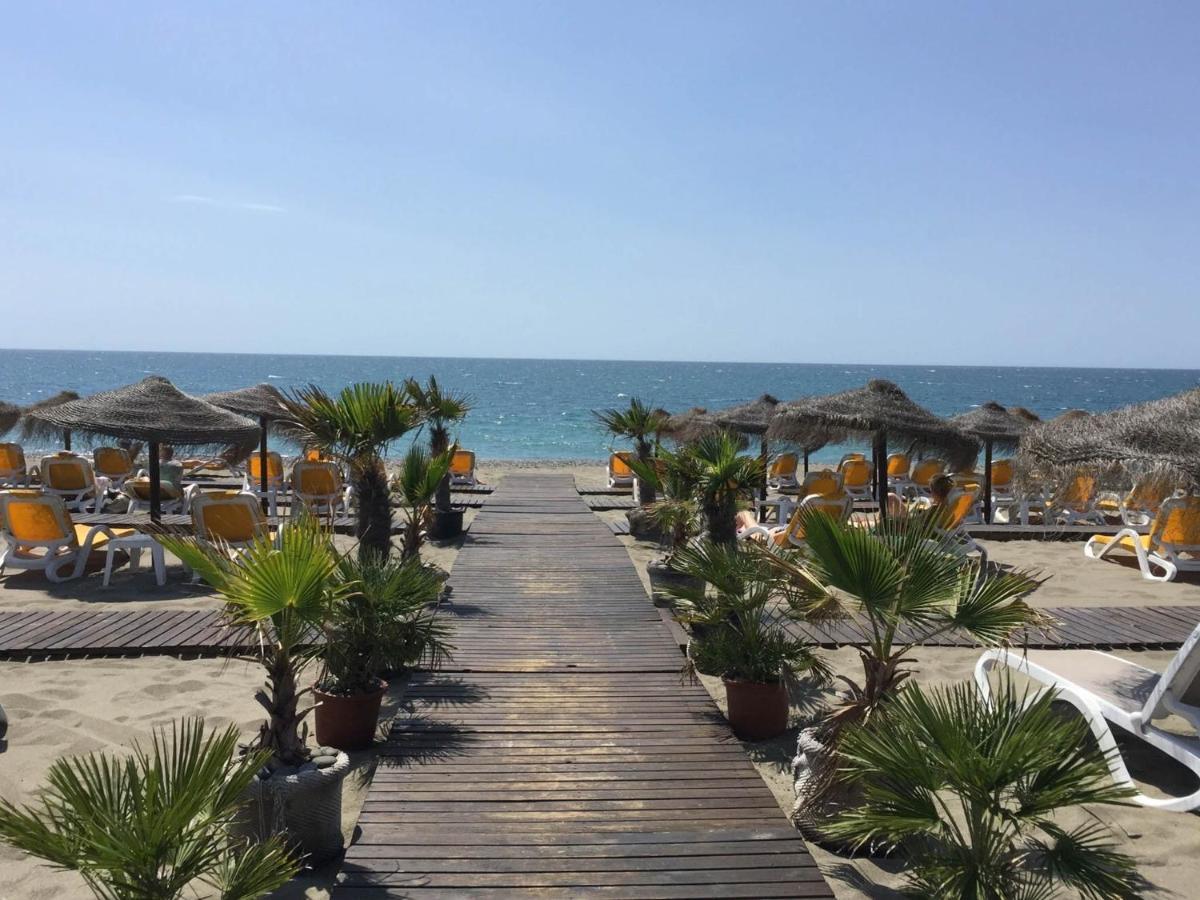 Aparment Neptuno- Located On The Promenade A Few Metres From The Beach. Естепона Екстериор снимка