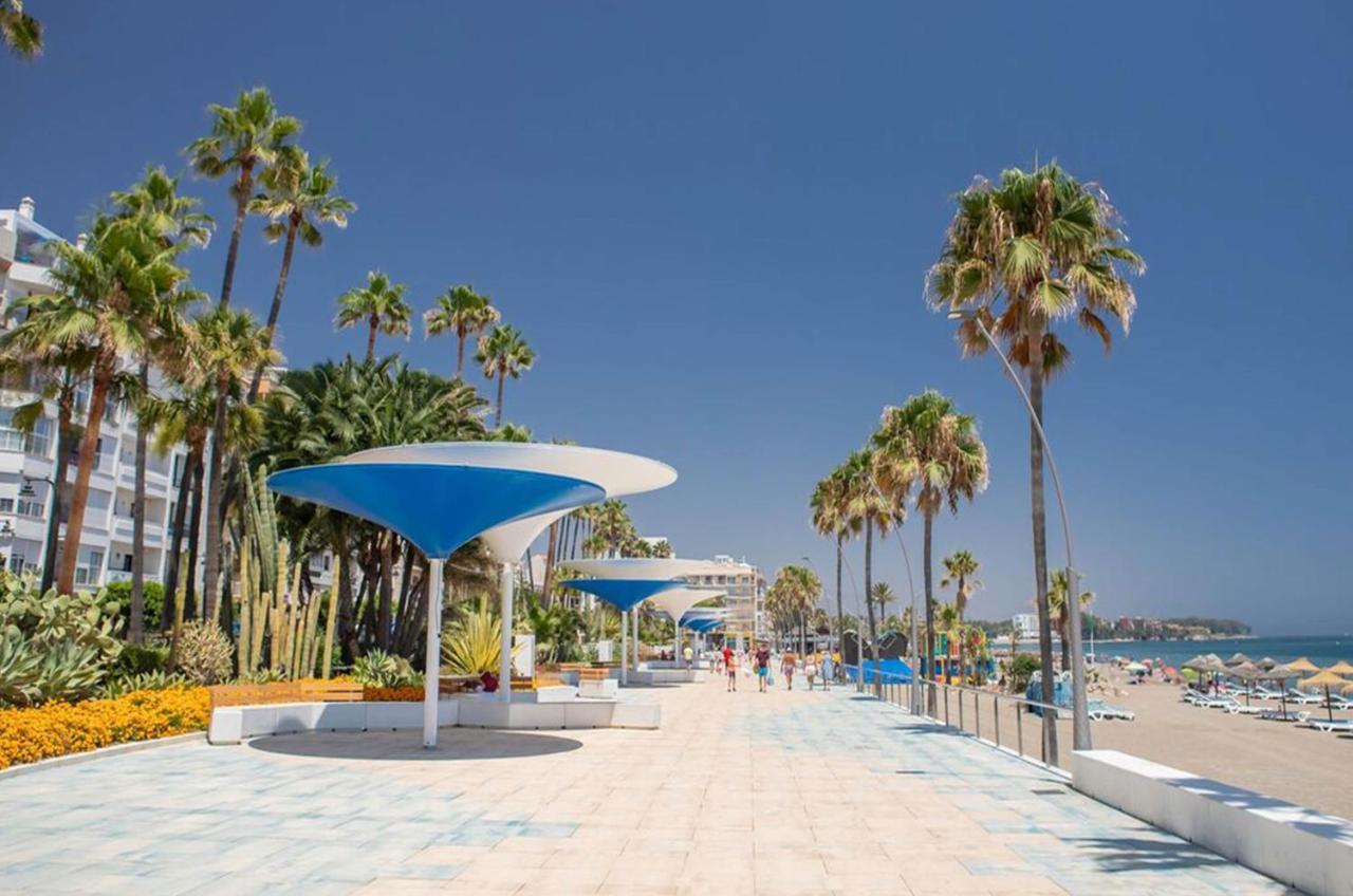 Aparment Neptuno- Located On The Promenade A Few Metres From The Beach. Естепона Екстериор снимка