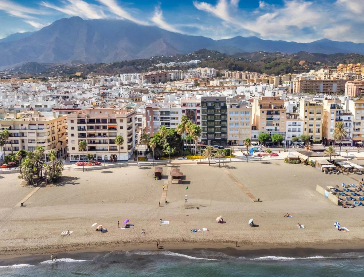 Aparment Neptuno- Located On The Promenade A Few Metres From The Beach. Естепона Екстериор снимка