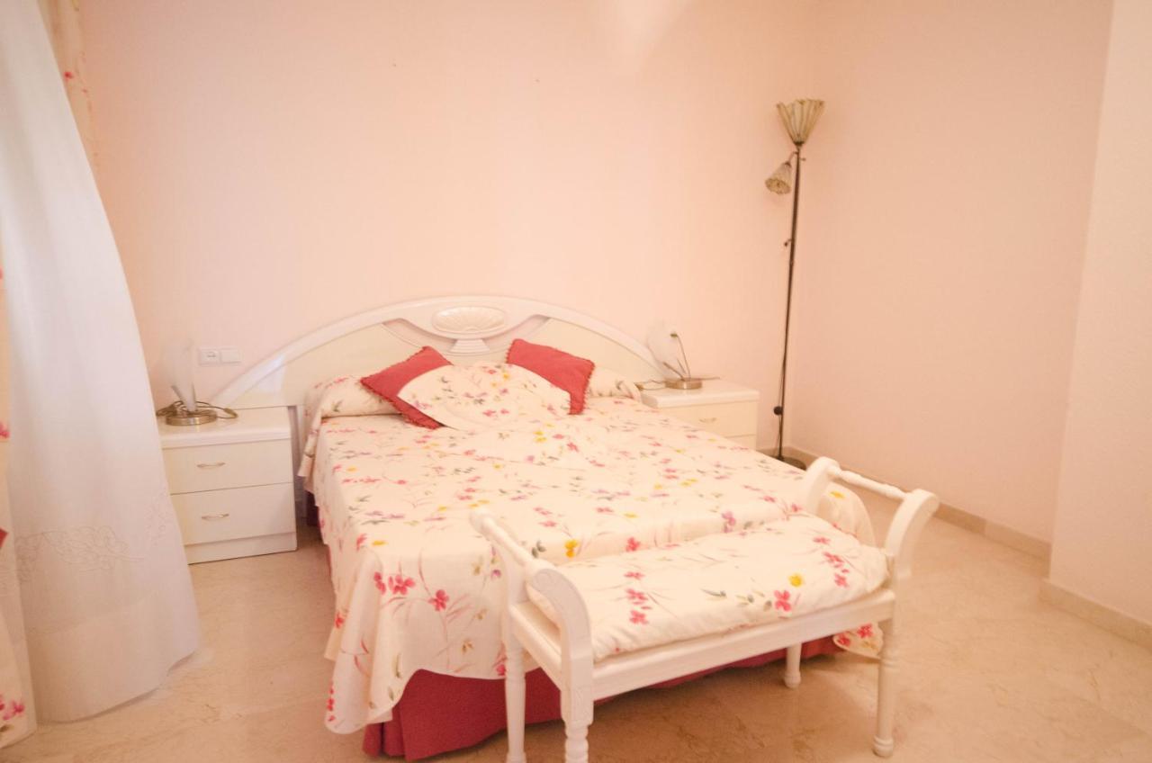 Aparment Neptuno- Located On The Promenade A Few Metres From The Beach. Естепона Екстериор снимка