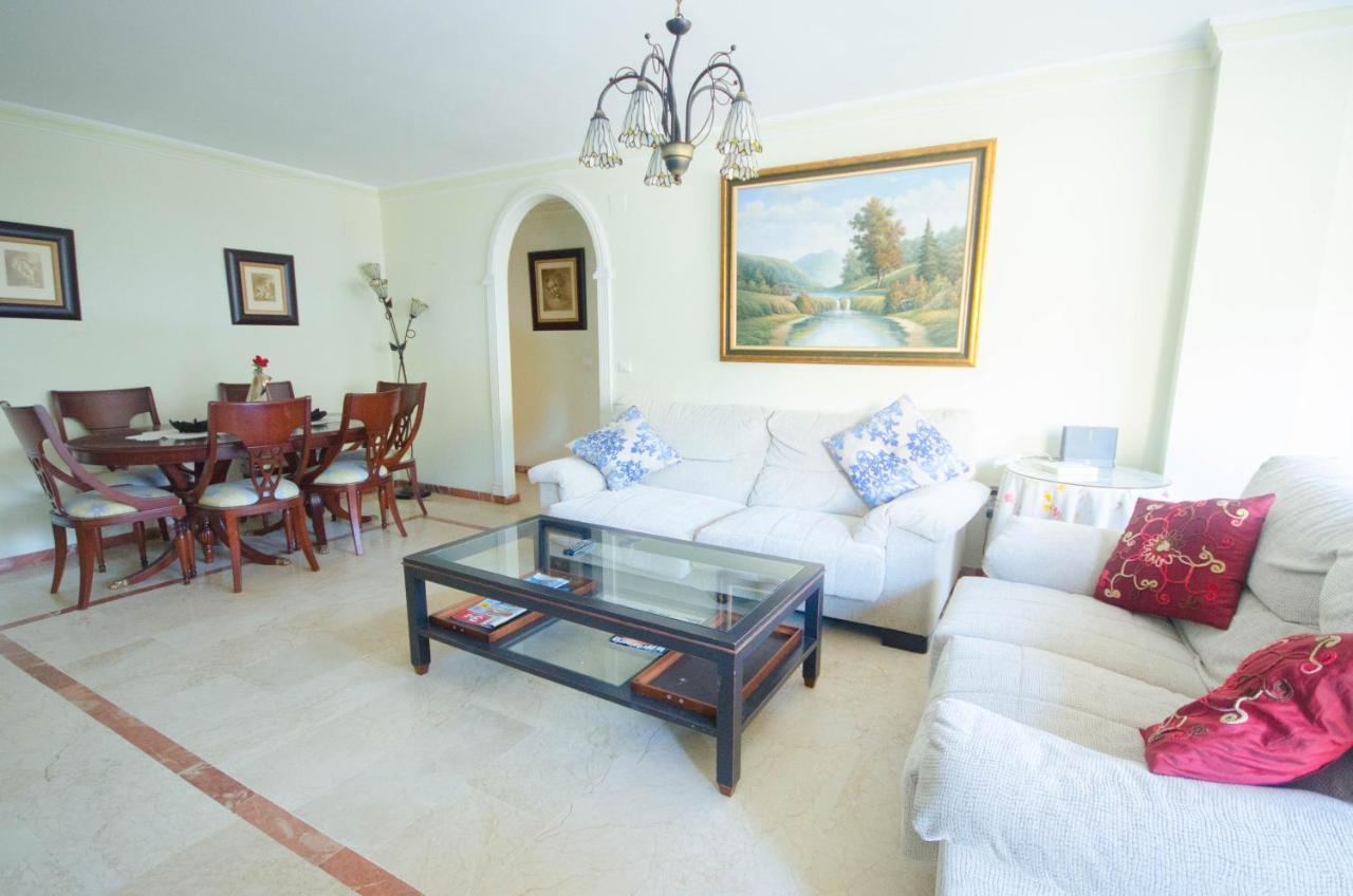 Aparment Neptuno- Located On The Promenade A Few Metres From The Beach. Естепона Екстериор снимка