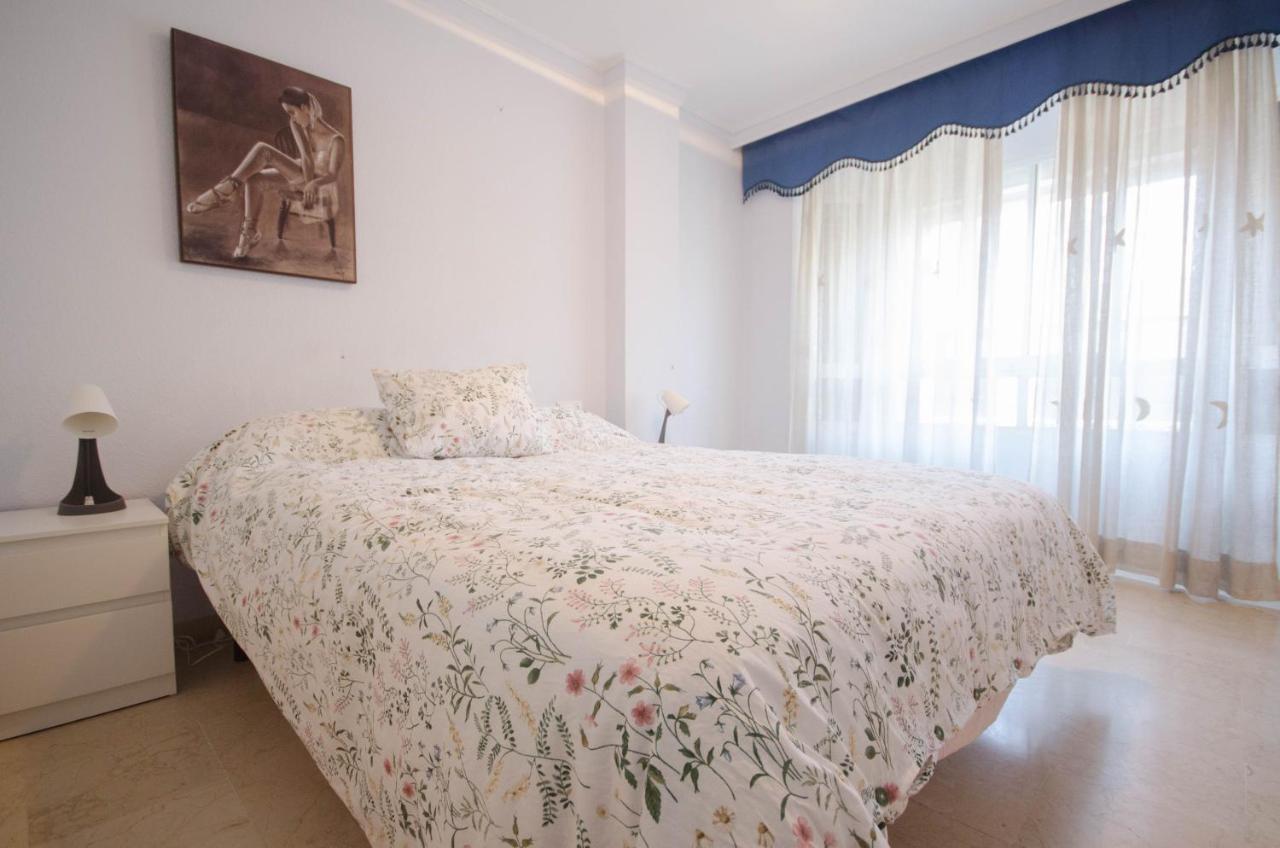 Aparment Neptuno- Located On The Promenade A Few Metres From The Beach. Естепона Екстериор снимка