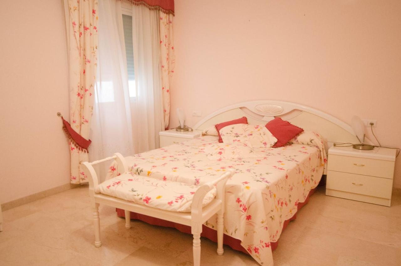 Aparment Neptuno- Located On The Promenade A Few Metres From The Beach. Естепона Екстериор снимка