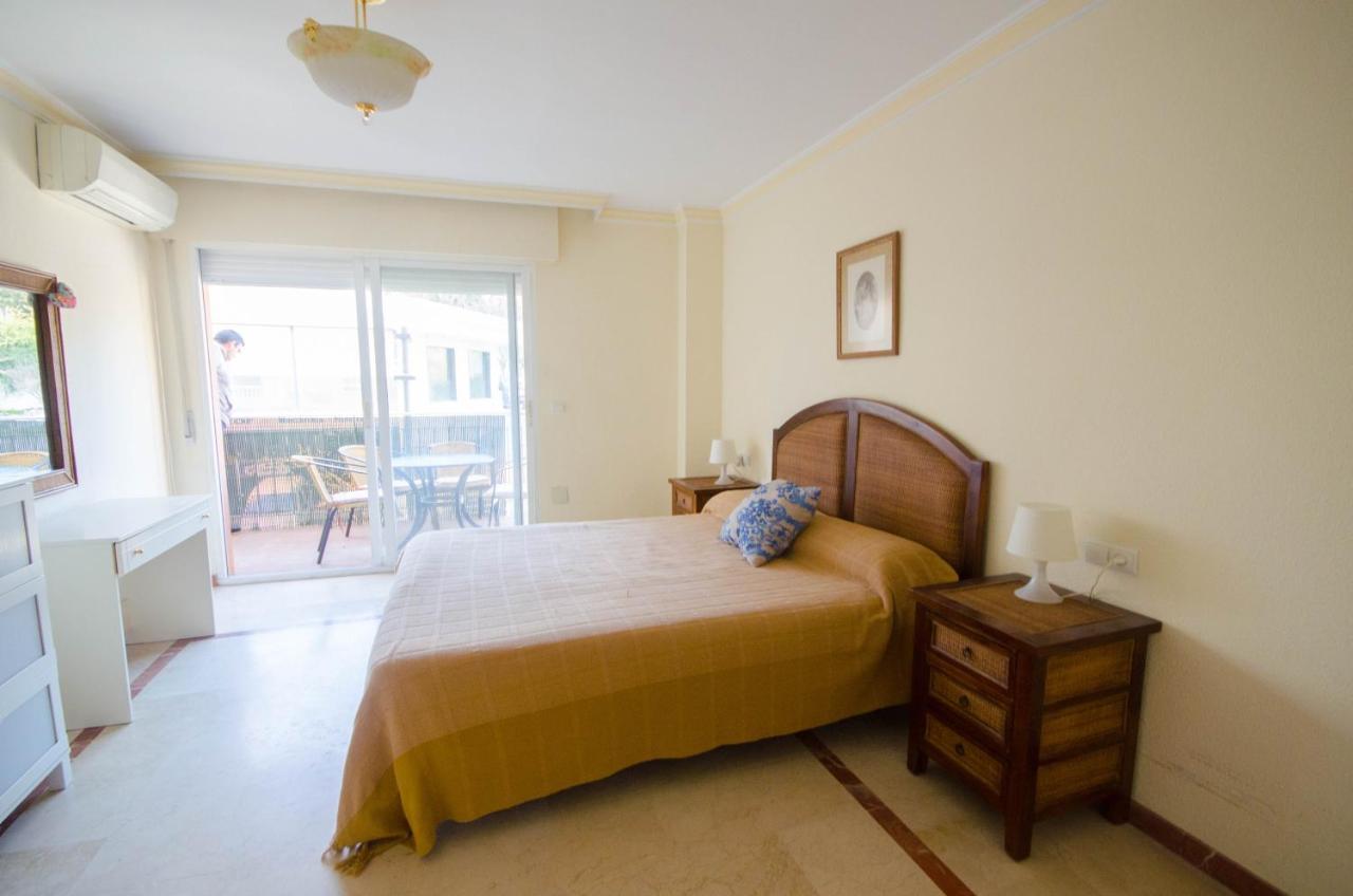 Aparment Neptuno- Located On The Promenade A Few Metres From The Beach. Естепона Екстериор снимка
