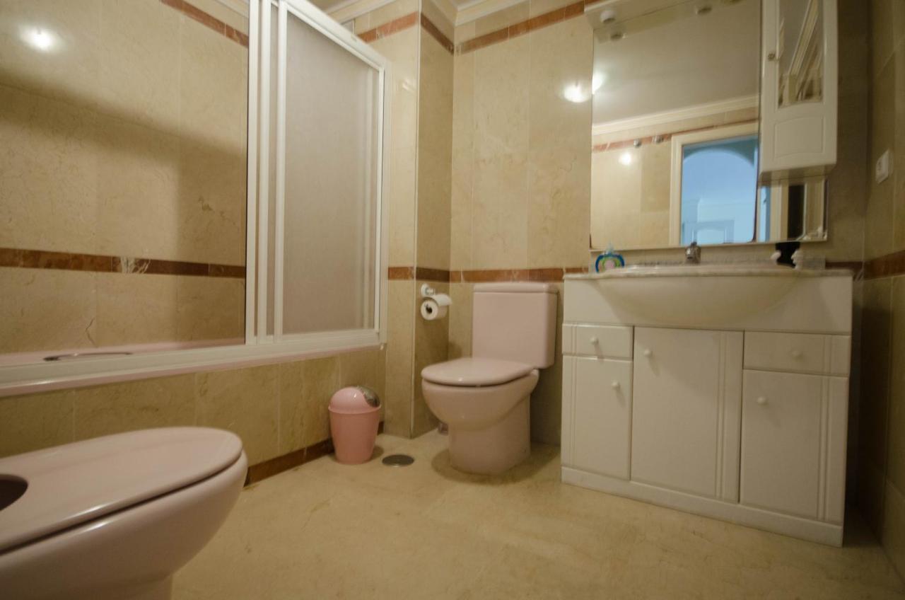 Aparment Neptuno- Located On The Promenade A Few Metres From The Beach. Естепона Екстериор снимка