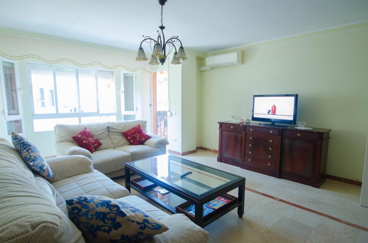 Aparment Neptuno- Located On The Promenade A Few Metres From The Beach. Естепона Екстериор снимка