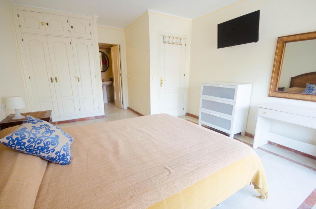Aparment Neptuno- Located On The Promenade A Few Metres From The Beach. Естепона Екстериор снимка