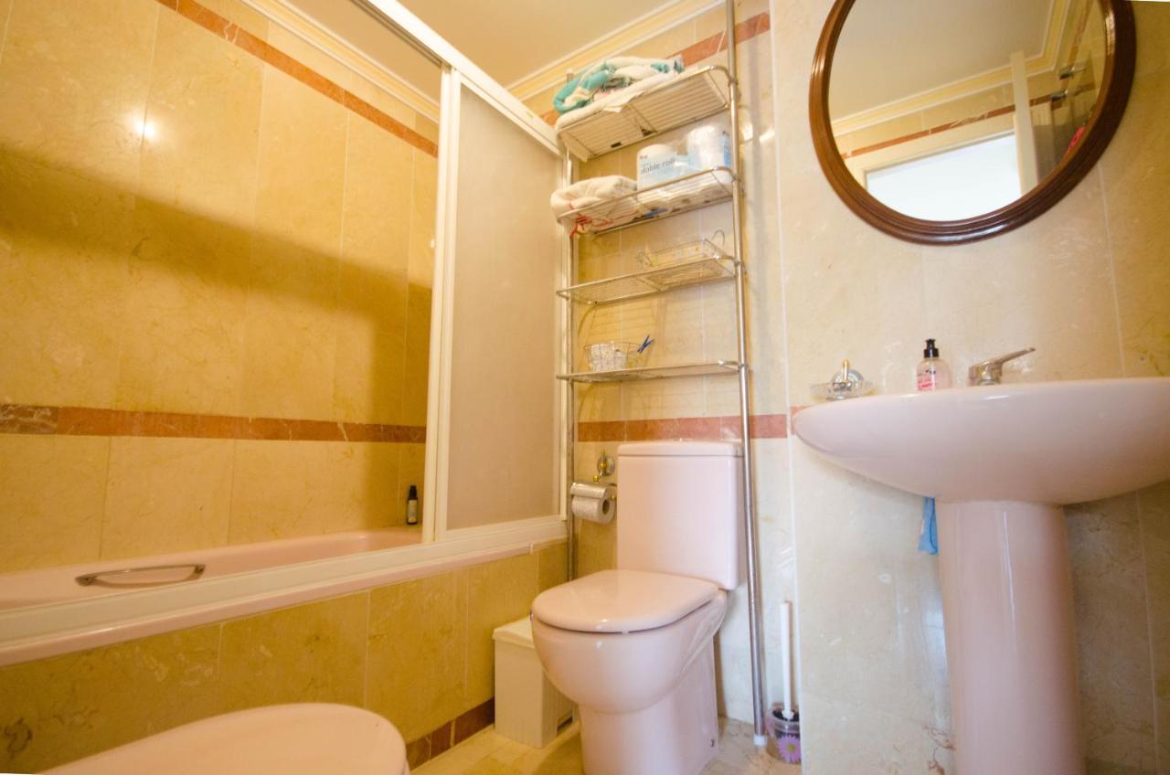 Aparment Neptuno- Located On The Promenade A Few Metres From The Beach. Естепона Екстериор снимка