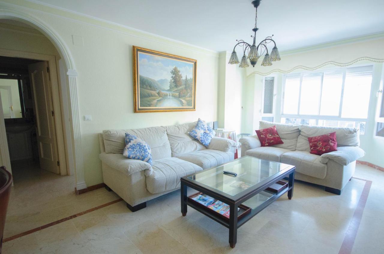 Aparment Neptuno- Located On The Promenade A Few Metres From The Beach. Естепона Екстериор снимка