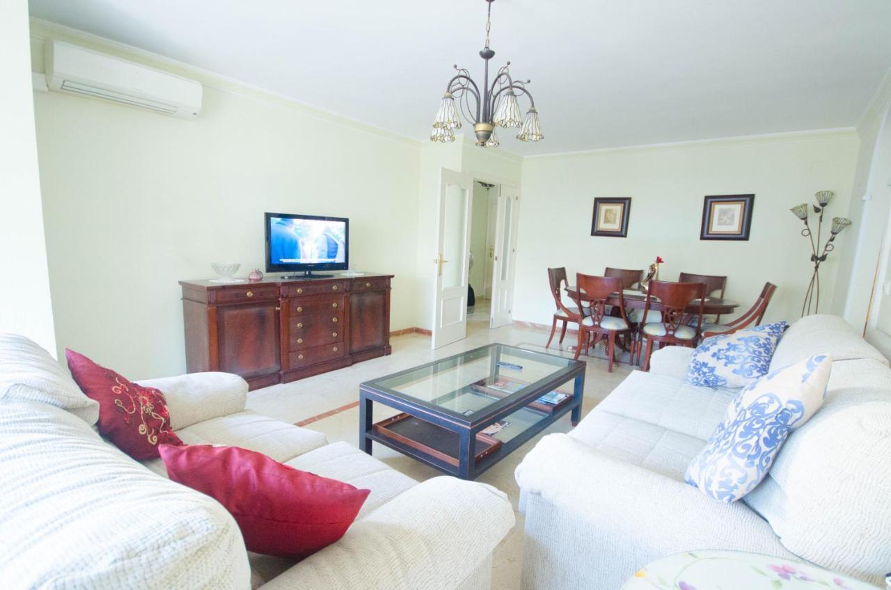 Aparment Neptuno- Located On The Promenade A Few Metres From The Beach. Естепона Екстериор снимка