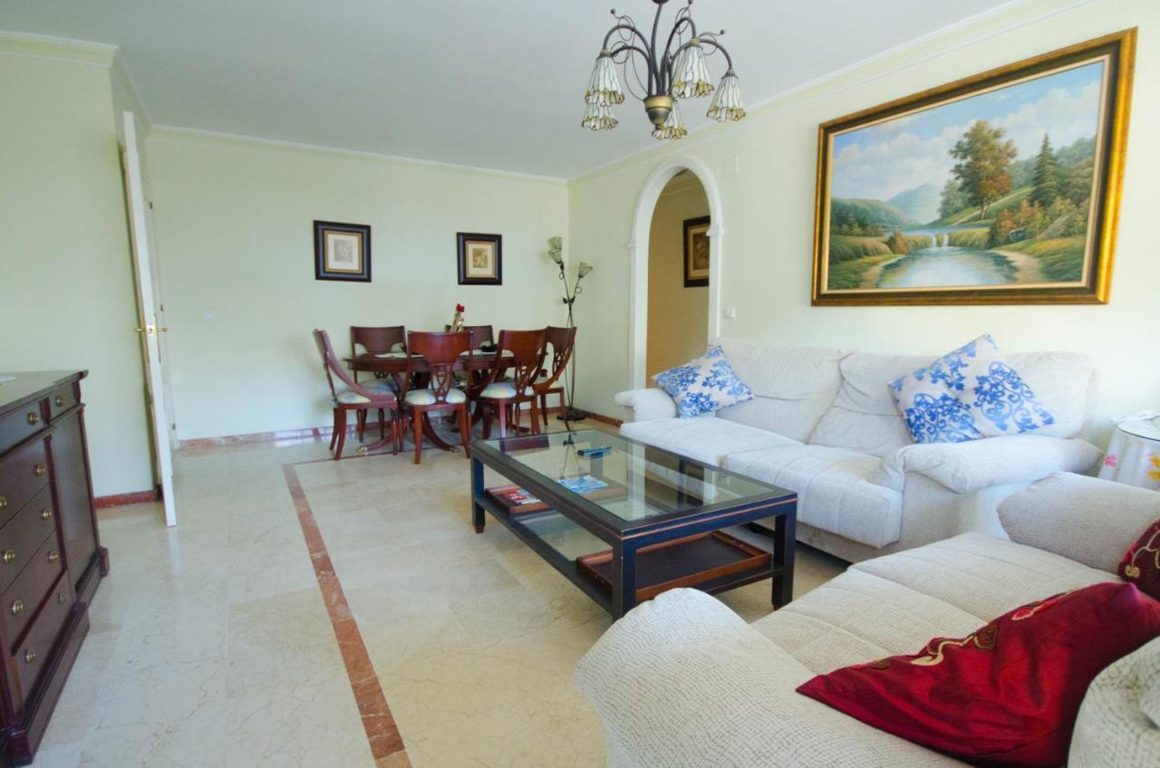 Aparment Neptuno- Located On The Promenade A Few Metres From The Beach. Естепона Екстериор снимка