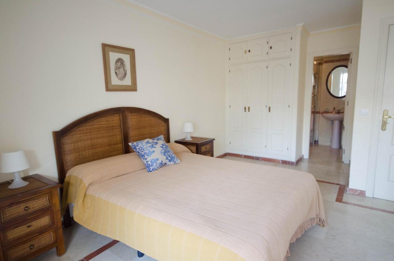 Aparment Neptuno- Located On The Promenade A Few Metres From The Beach. Естепона Екстериор снимка
