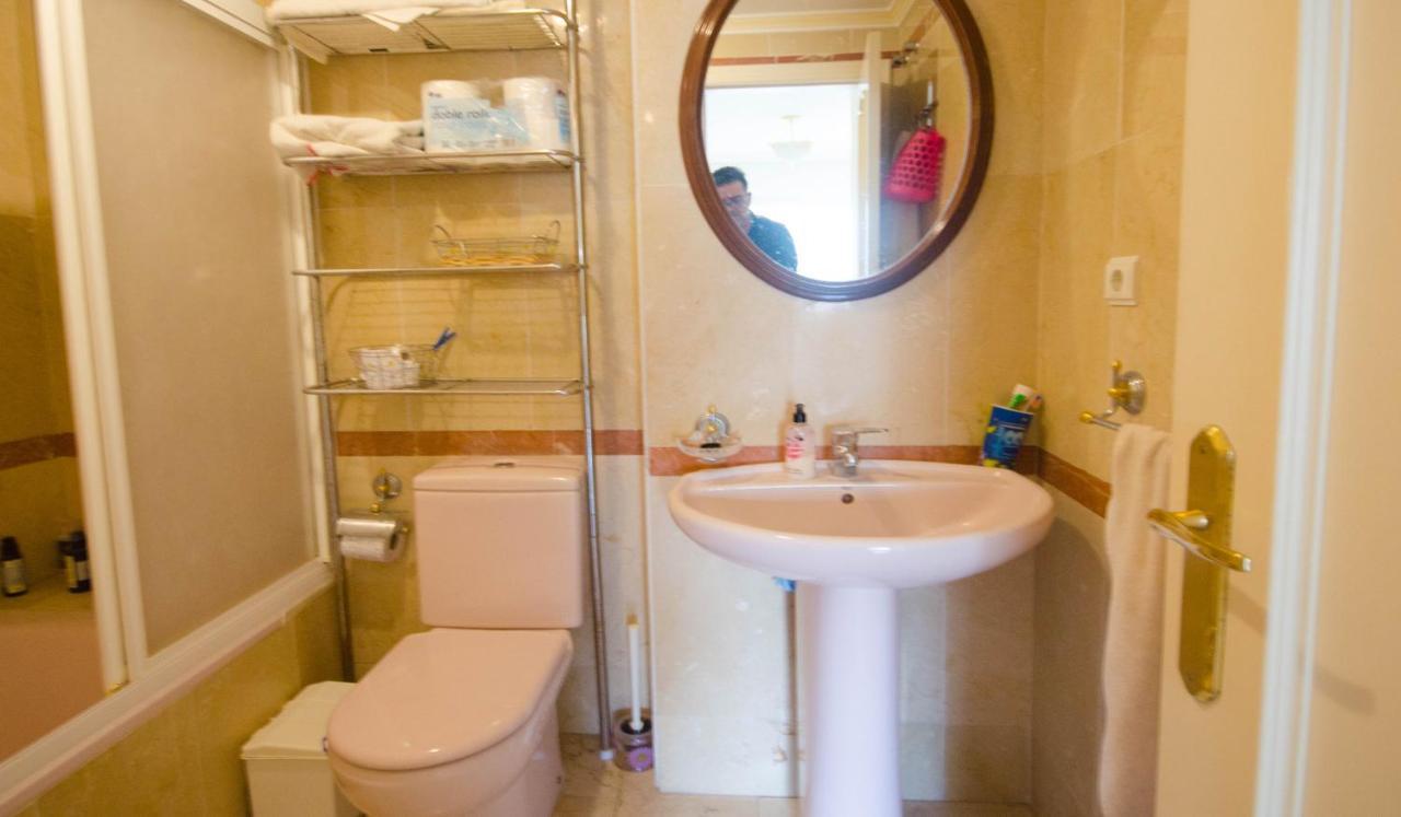 Aparment Neptuno- Located On The Promenade A Few Metres From The Beach. Естепона Екстериор снимка