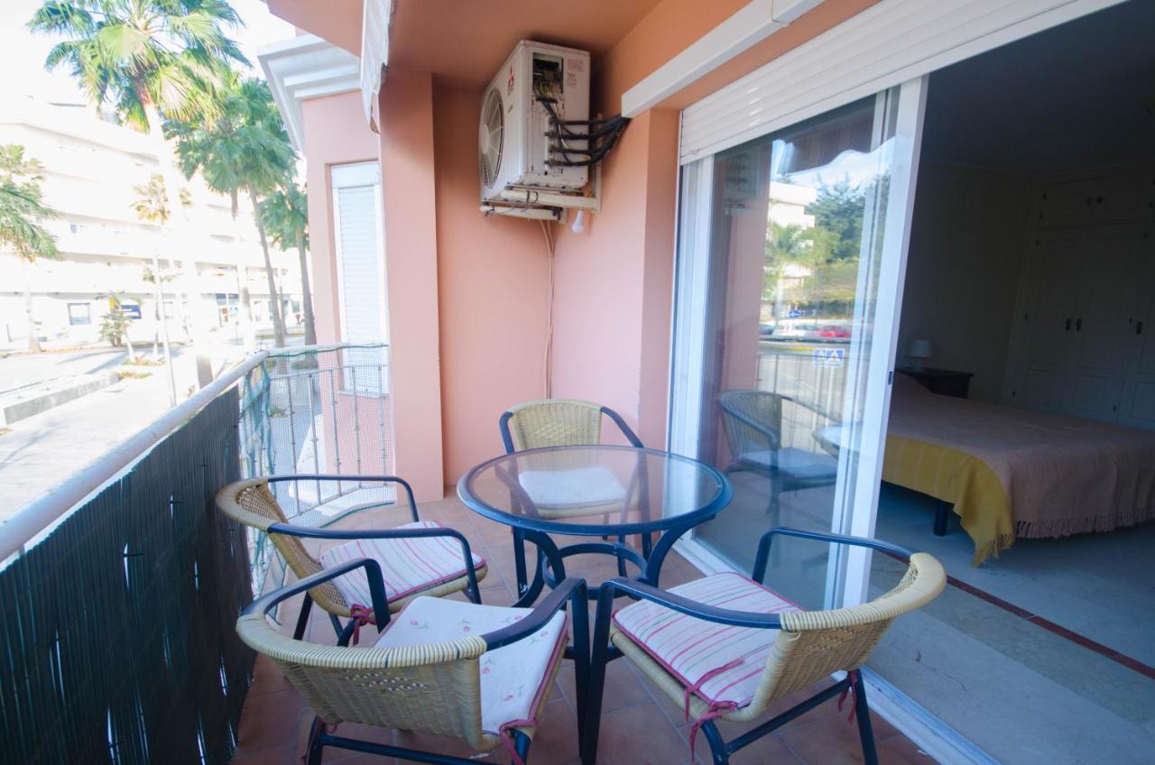 Aparment Neptuno- Located On The Promenade A Few Metres From The Beach. Естепона Екстериор снимка