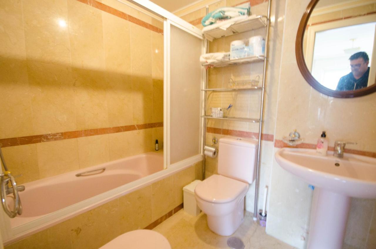 Aparment Neptuno- Located On The Promenade A Few Metres From The Beach. Естепона Екстериор снимка