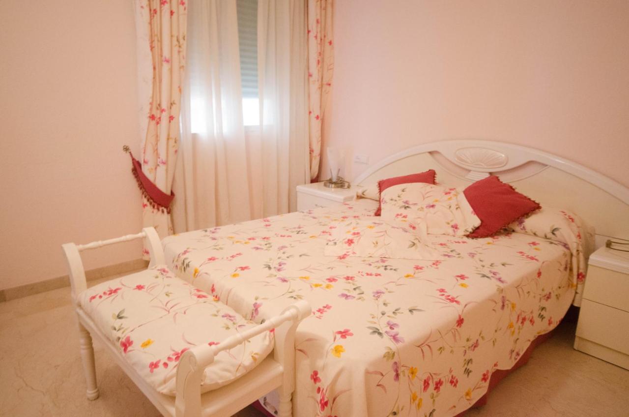Aparment Neptuno- Located On The Promenade A Few Metres From The Beach. Естепона Екстериор снимка