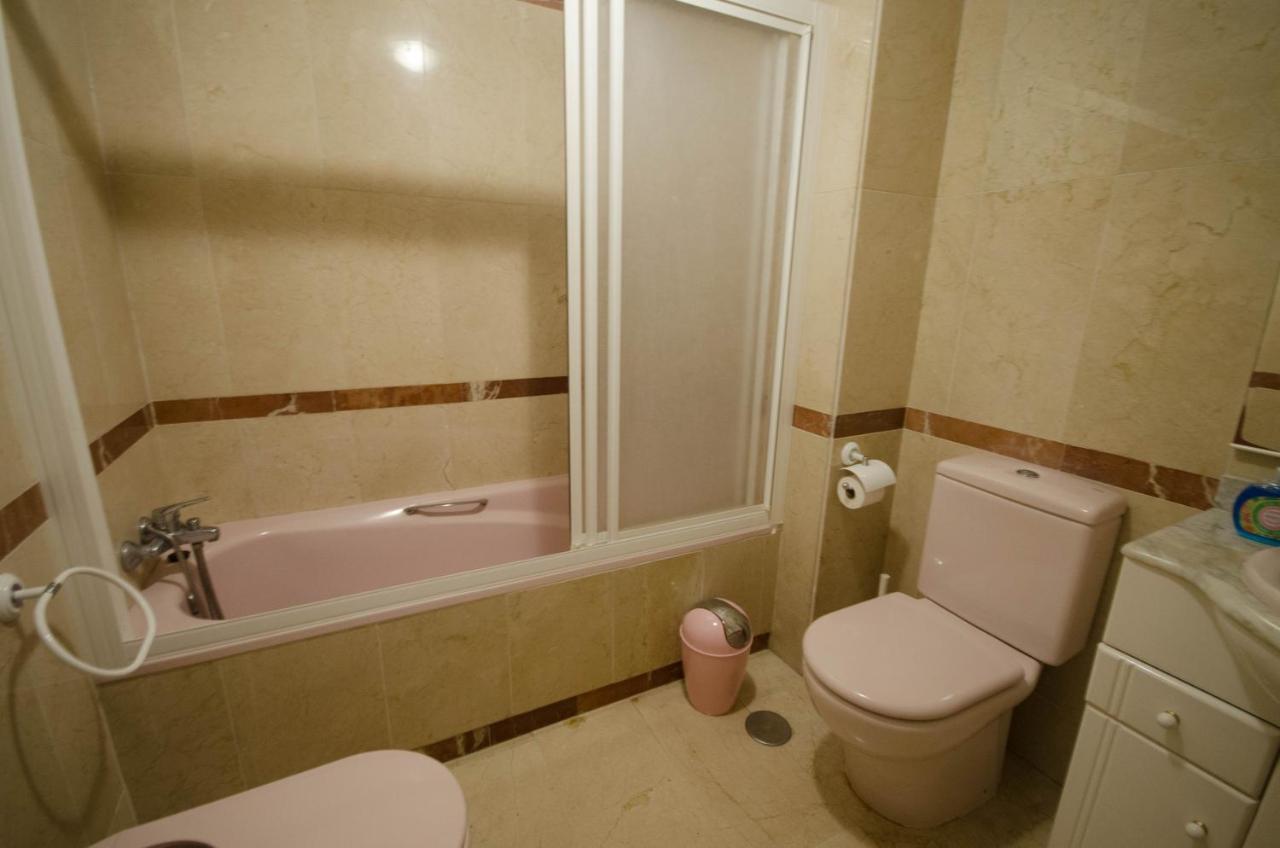 Aparment Neptuno- Located On The Promenade A Few Metres From The Beach. Естепона Екстериор снимка