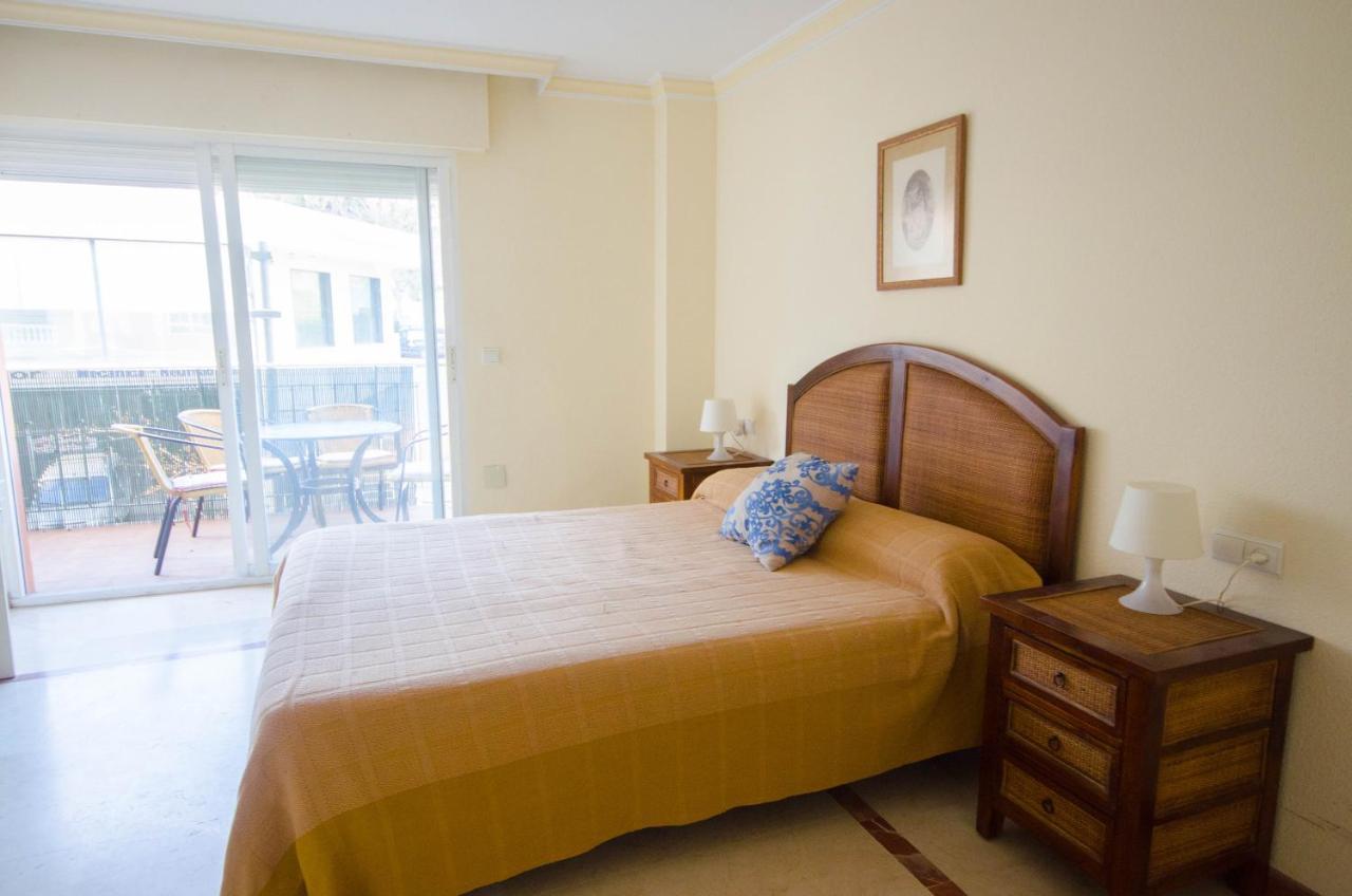 Aparment Neptuno- Located On The Promenade A Few Metres From The Beach. Естепона Екстериор снимка