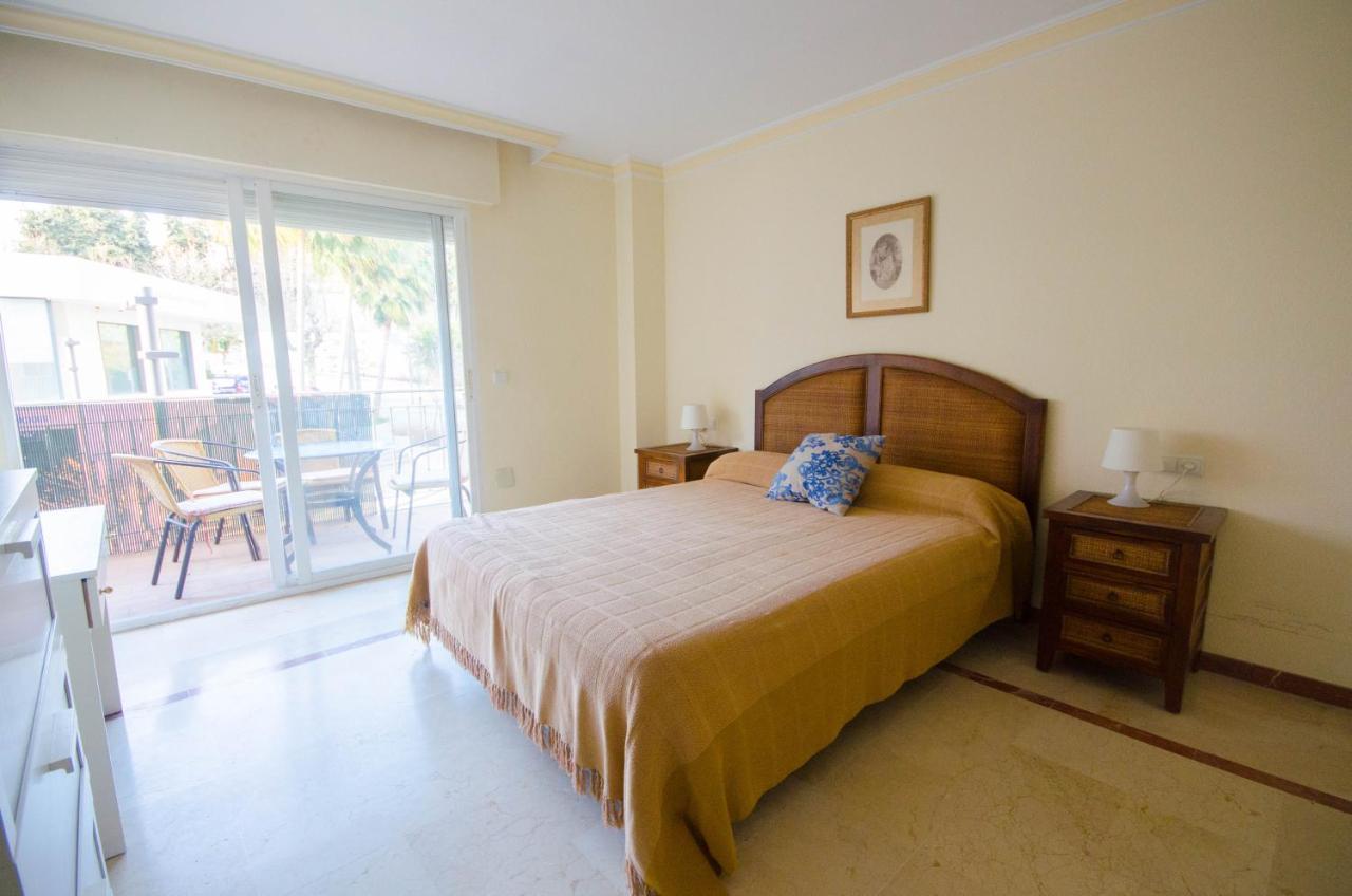 Aparment Neptuno- Located On The Promenade A Few Metres From The Beach. Естепона Екстериор снимка
