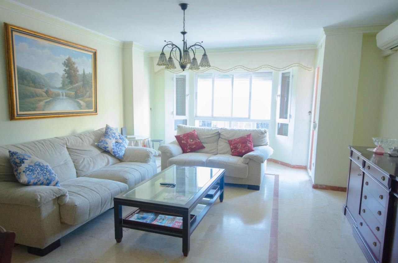 Aparment Neptuno- Located On The Promenade A Few Metres From The Beach. Естепона Екстериор снимка